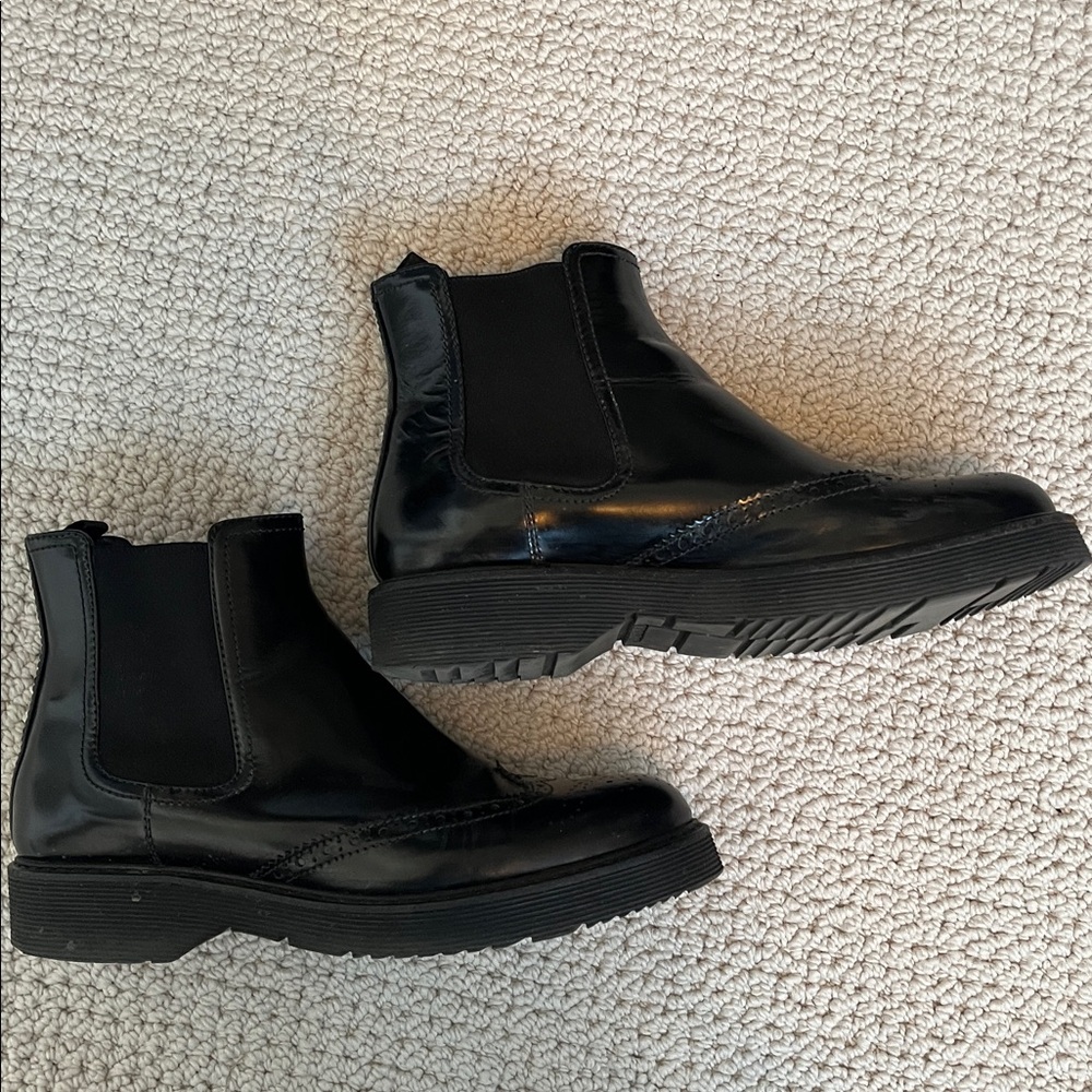 Authentic Prada boots - Picture 2 of 7
